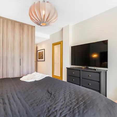 Stylish 3 Bed I Puerto Banus Apartment *