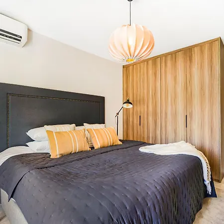 Stylish 3 Bed I Puerto Banus Apartment Marbella